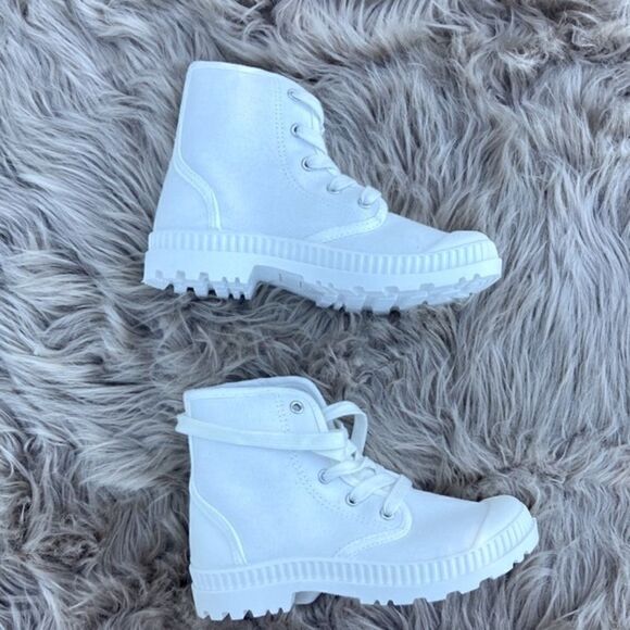 SO Dragonfruit Lace up Ankle Boots in White - Picture 3 of 12